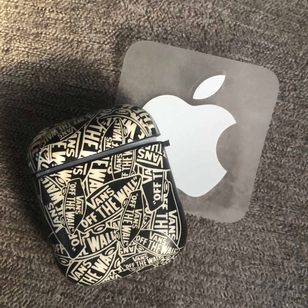 Used AirPods w case